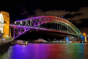 Sydney: Rejs katamaranem Premium Vivid Cruise z drinkiem powitalnym