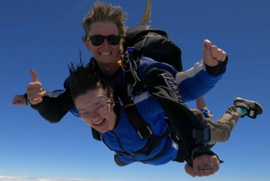 Sydney: Tandem Skydive with Optional Transfers