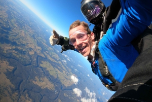 Sydney: Tandem Skydive with Optional Transfers
