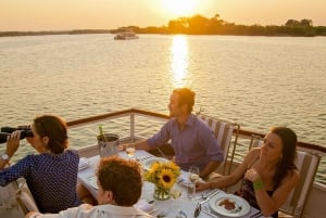 Visite des chutes Victoria, hélicoptère et dîner-croisière classique