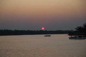 Visite des chutes Victoria, hélicoptère et dîner-croisière classique