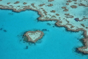 Whitehaven Beach: 2-Day Flight and Cruise Tour with Lunch