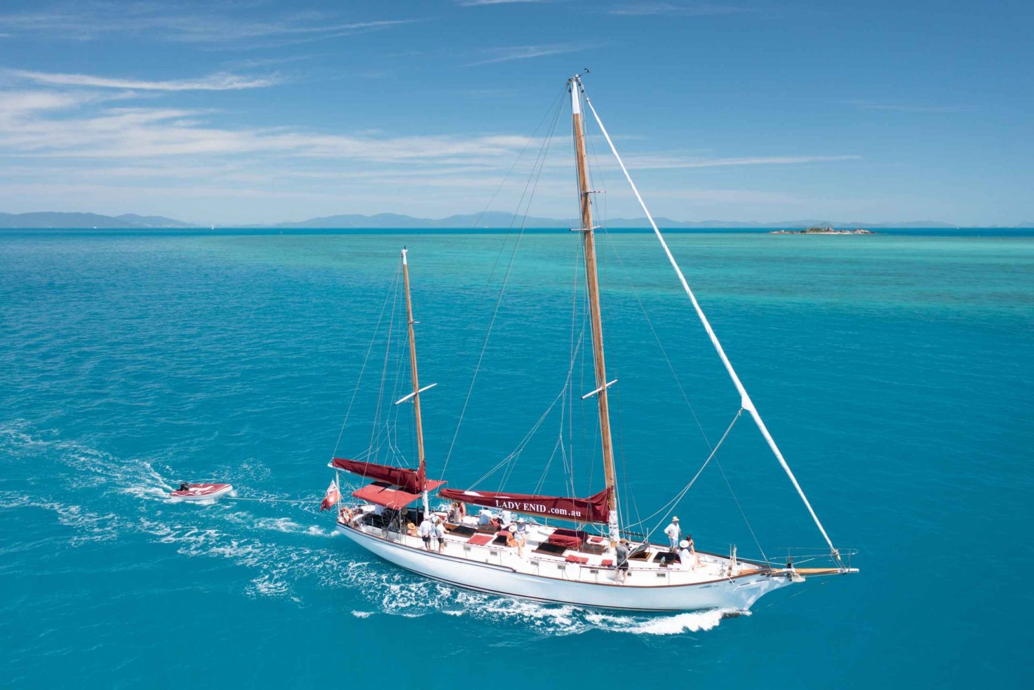 From Airlie Beach: Langford Island Sail and Snorkel Cruise