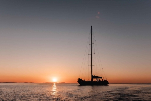 Whitsundays: 2-Day, 2-Night Maxi Yacht Sailing Adventure