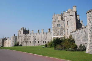 Windsor Stonehenge Bath Yksityinen kiertomatka Lontoosta kulkulupien kanssa