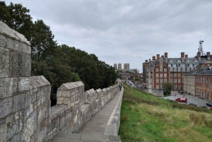 Odkryj dziedzictwo Yorku: Wycieczka audio po murach miasta w aplikacji