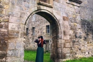 From Edinburgh: Outlander, Palaces, and Jacobites Day Trip