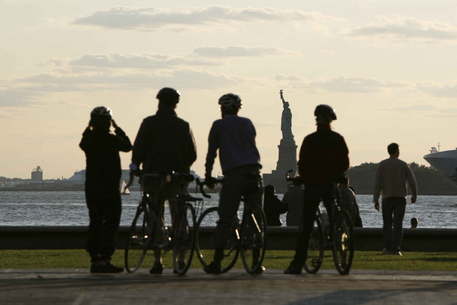 what time does the new york city bike tour end