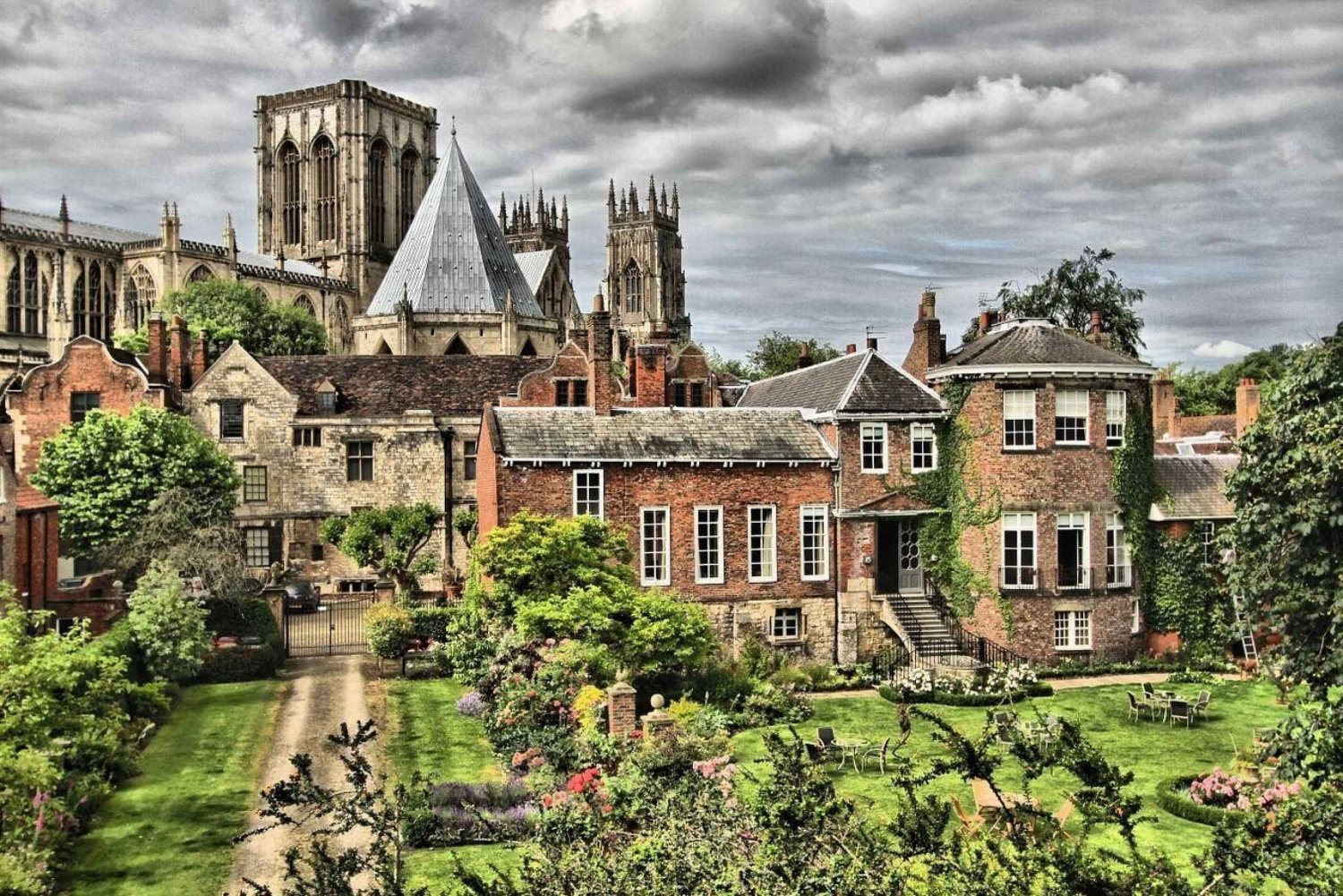 Embark-on-a-Guided-Walking-Tour-of-Yorks-Historic-Gardens