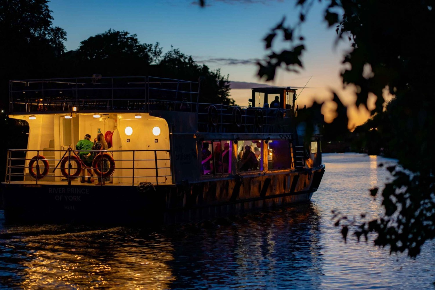 York: crucero nocturno iluminado del río Ouse