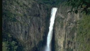 Kalambo Falls (8°35'47?S 31°14'25?E)