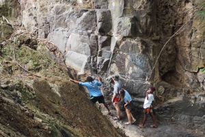 Ruta de senderismo por Batoka y cena al atardecer en las cataratas Victoria, Zimbabue
