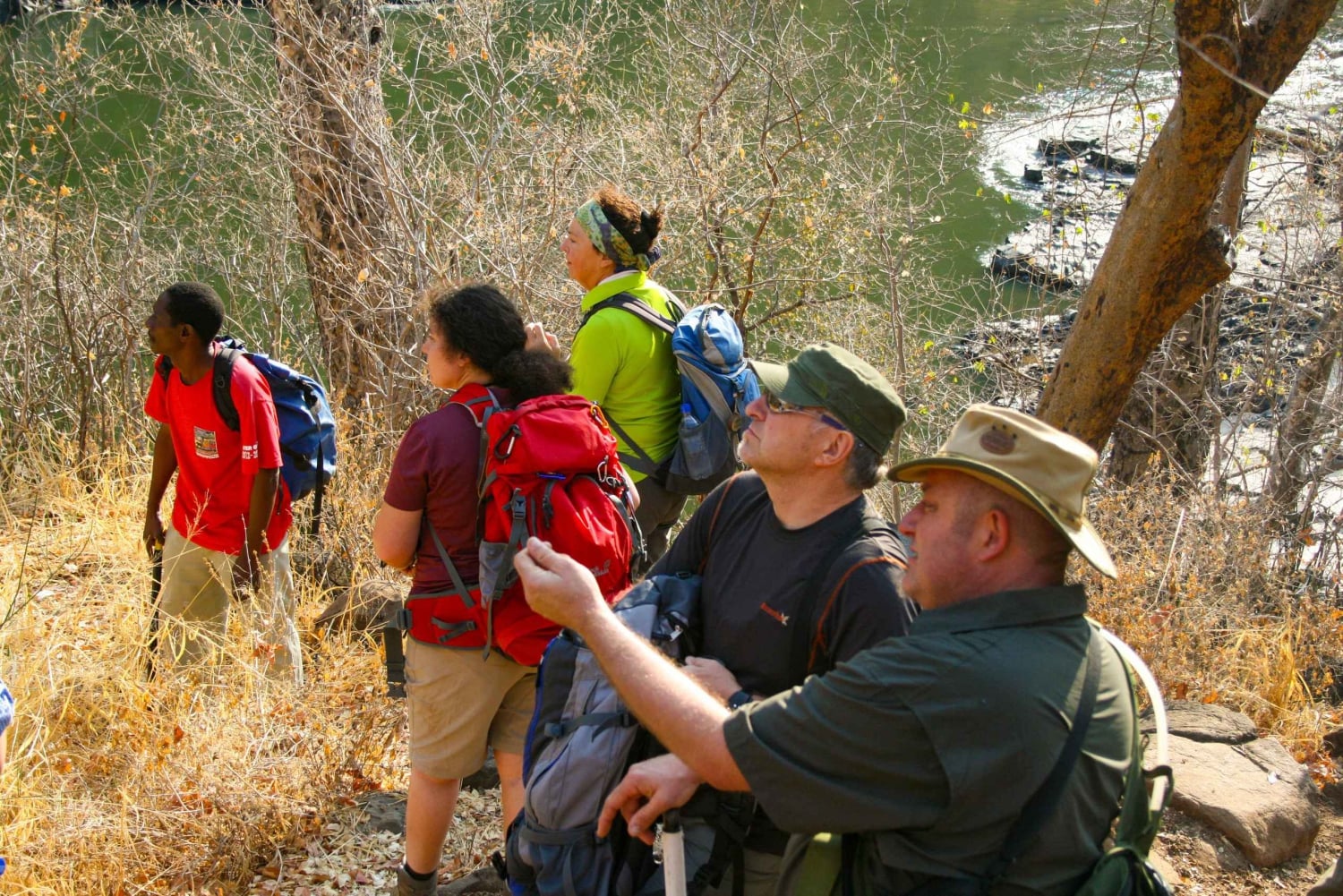 Au départ de Victoria Falls : Randonnée à Batoka et visite du village de Ndebele