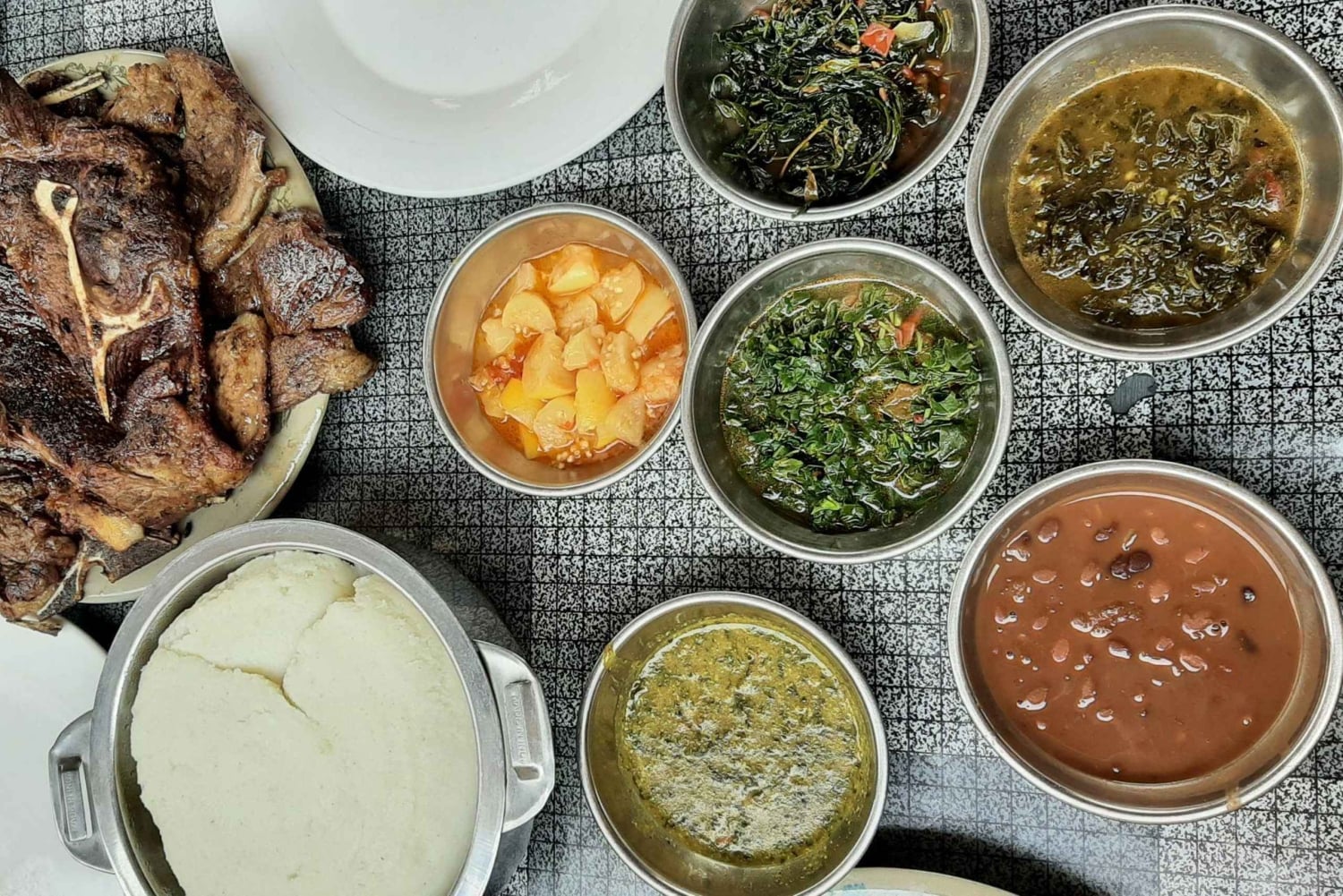 半日フードアドベンチャー（ルサカ）：料理サファリ