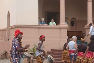 リヴィングストン：2泊のご宿泊とガイド付きツアー4回