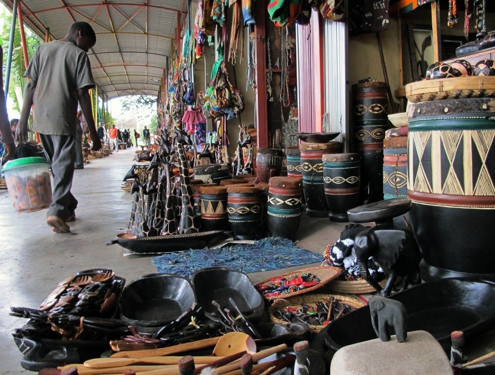 Mukuni Park and Curios