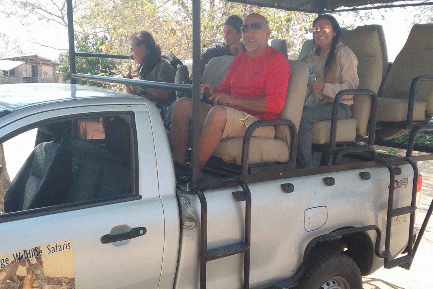 南ルアングワ国立公園：陸路送迎サービス