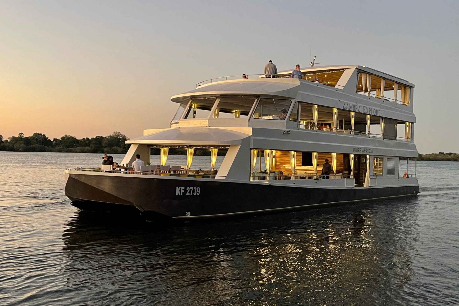 Victoria Falls : Croisière de luxe de 2 heures au coucher du soleil sur le fleuve Zambèze