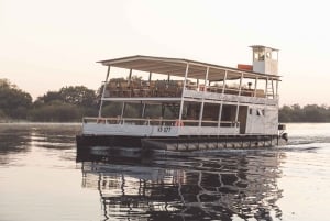 Cataratas Victoria: Cena en crucero por el río Zambeze