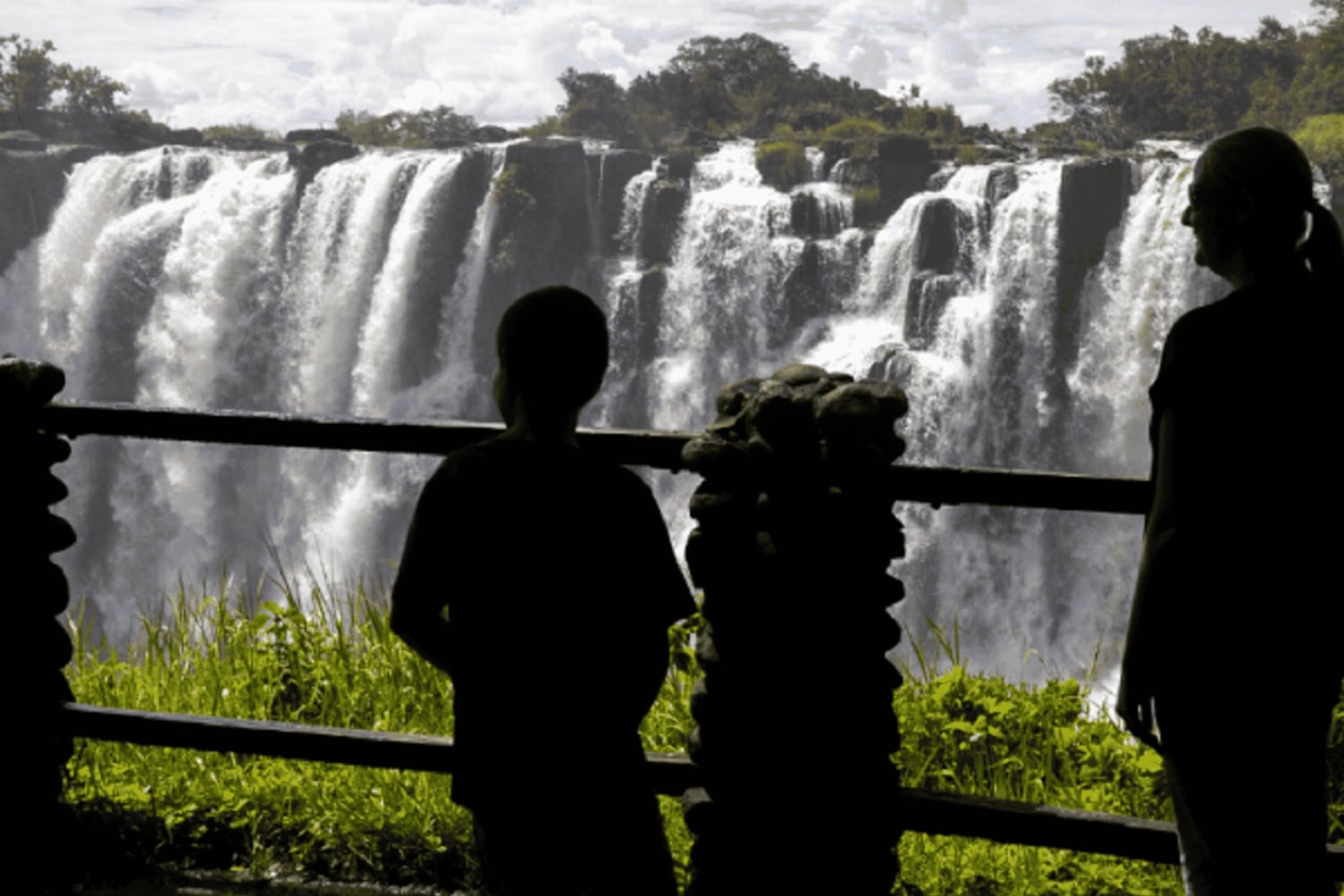 Victoria Falls: Guided Tour of Zimbabwe & Zambia Sides