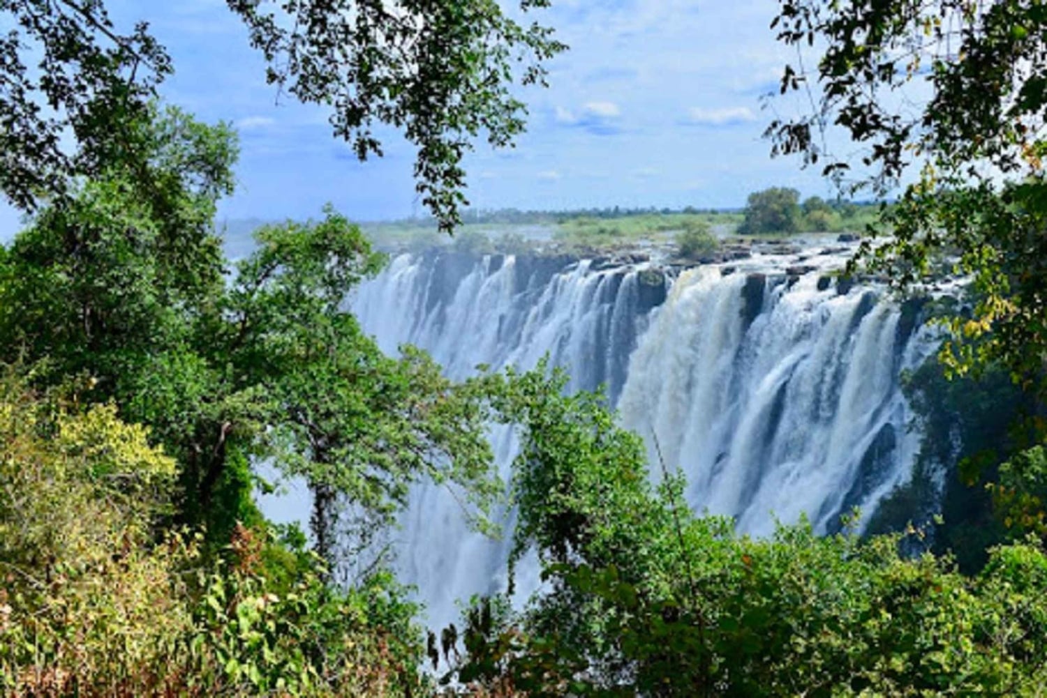 Victoria Falls: Guided Tour of Zimbabwe & Zambia Sides