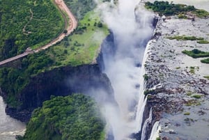 Avventura di lusso di un giorno alle Cascate Vittoria con volo in elicottero