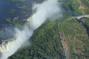 Avventura di lusso di un giorno alle Cascate Vittoria con volo in elicottero