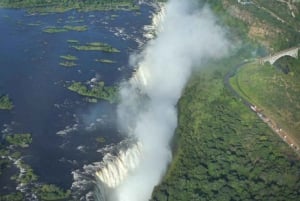 Avventura di lusso di un giorno alle Cascate Vittoria con volo in elicottero