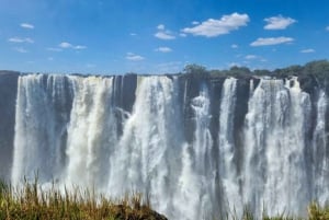 Avventura di lusso di un giorno alle Cascate Vittoria con volo in elicottero