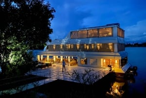 Victoria Falls: cruise bij zonsondergang en diner in The Eatery