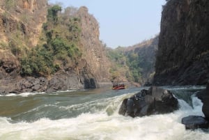 Wodospady Wiktorii: Spływ rzeką Zambezi i kolacja w wąwozie o zachodzie słońca