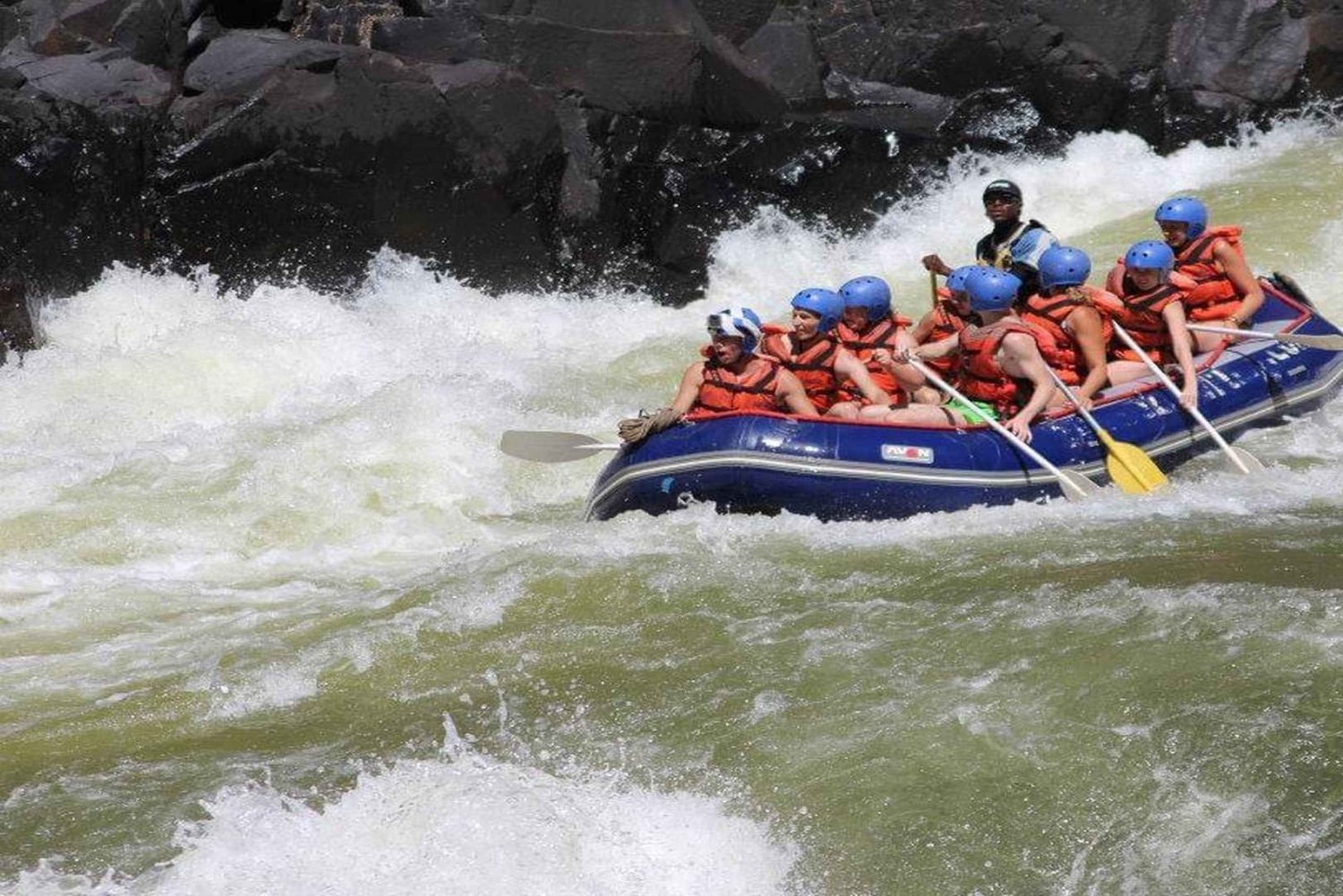 Zambezi wildwaterraften & witte neushoornwandelsafari combo