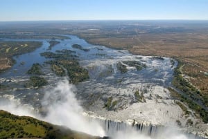 Un vol en hélicoptère au-dessus des magnifiques chutes Victoria