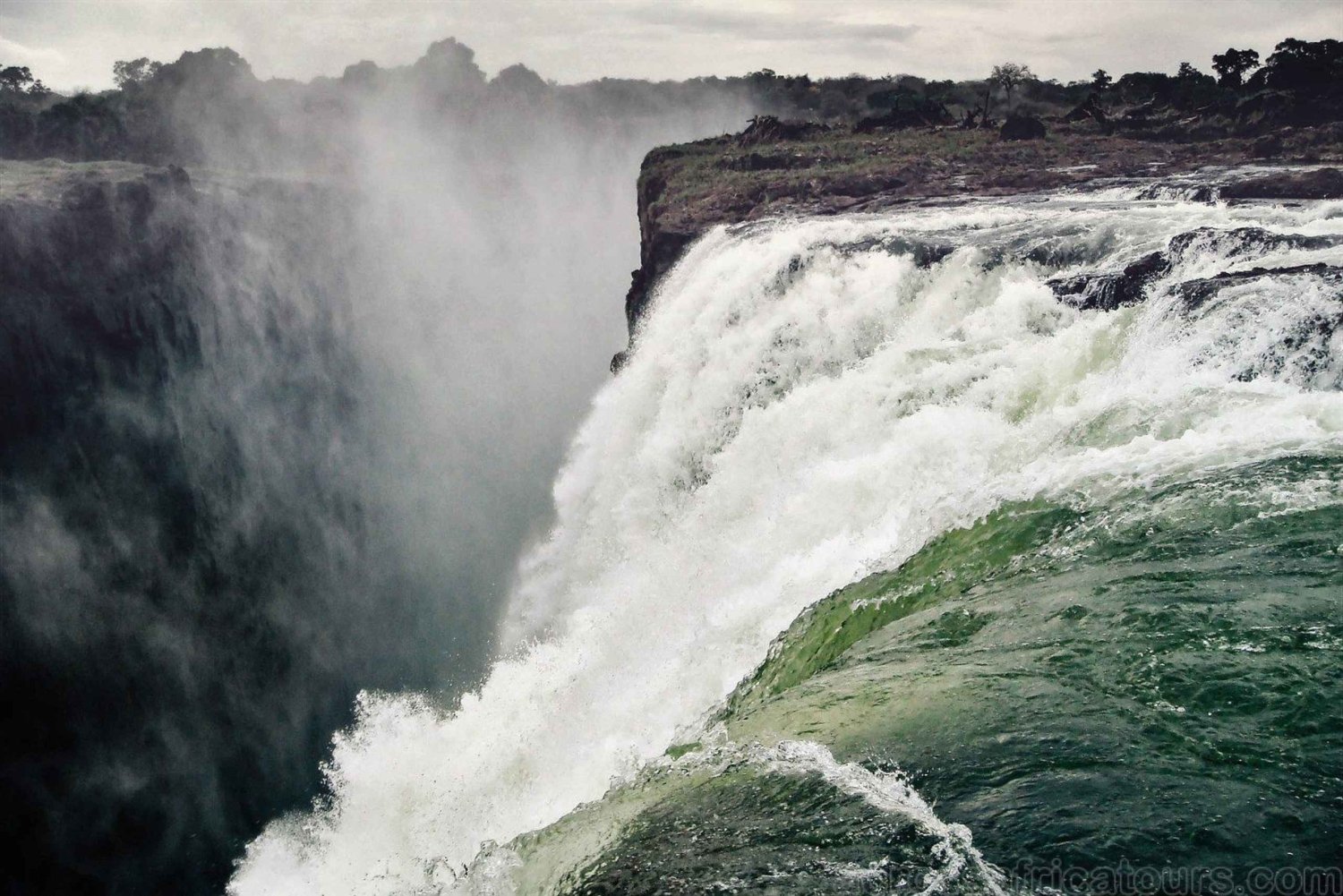 From Cape Town: Victoria Falls Highlights 2-Day Tour