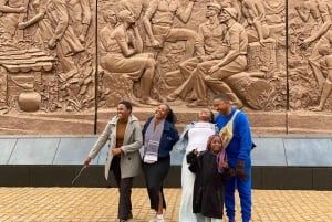 Harare: City Tour with Lunch and Wine at Balancing Rocks