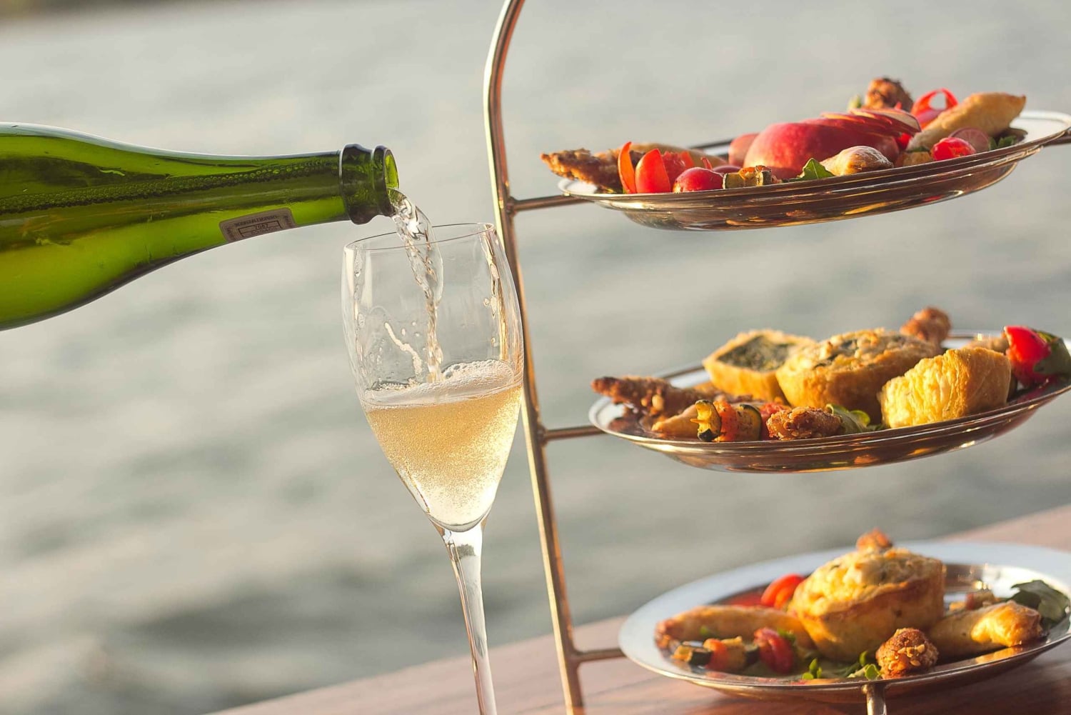 Standardowy rejs o zachodzie słońca po rzece Zambezi