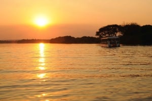 Standardowy rejs o zachodzie słońca po rzece Zambezi
