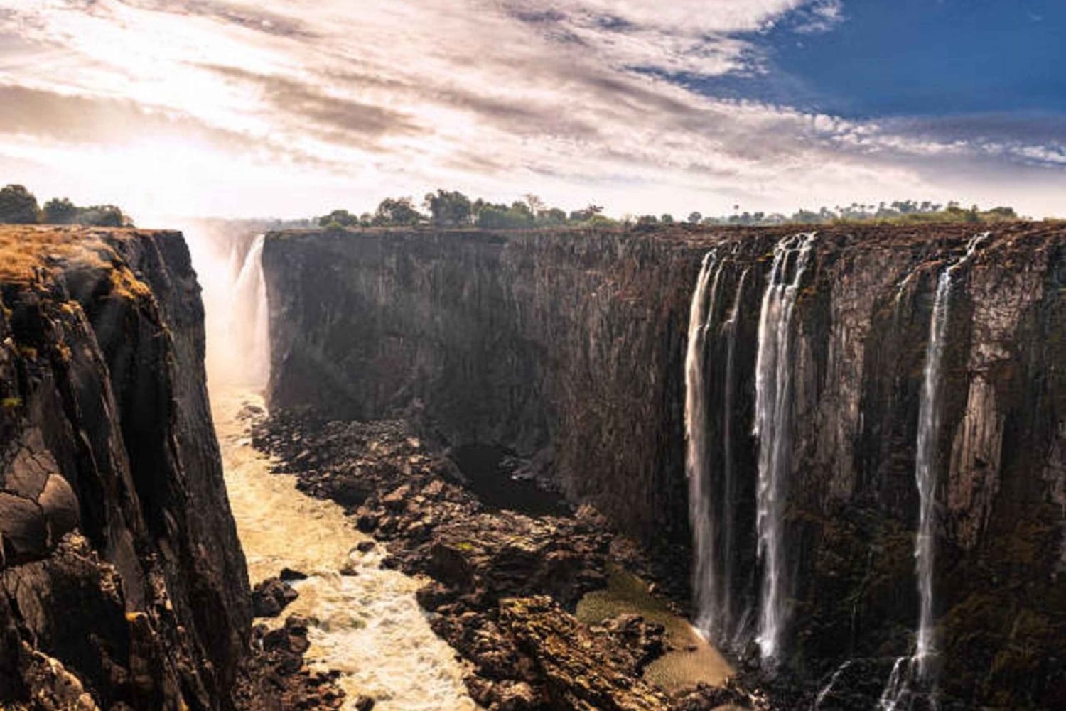 Sonnenaufgangstour zu den Victoriafällen über Big Tree & Falls Bridge