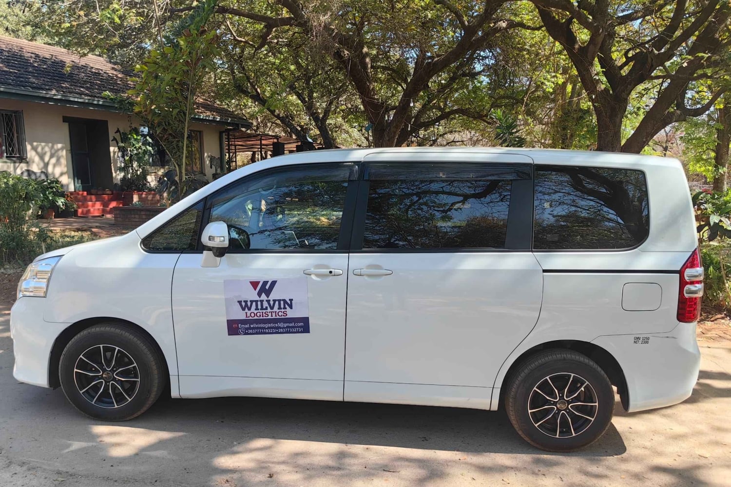 Cataratas de Vic: traslados de lujo al aeropuerto, entre hoteles y en la frontera