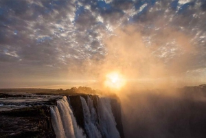 Trasferimento dall'aeroporto e tour guidato delle cascate Vittoria
