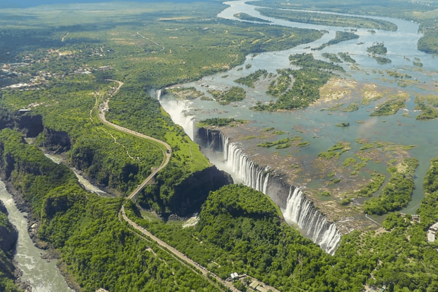 Victoria Falls ja Hwange National Park 4 päivän safarikierros