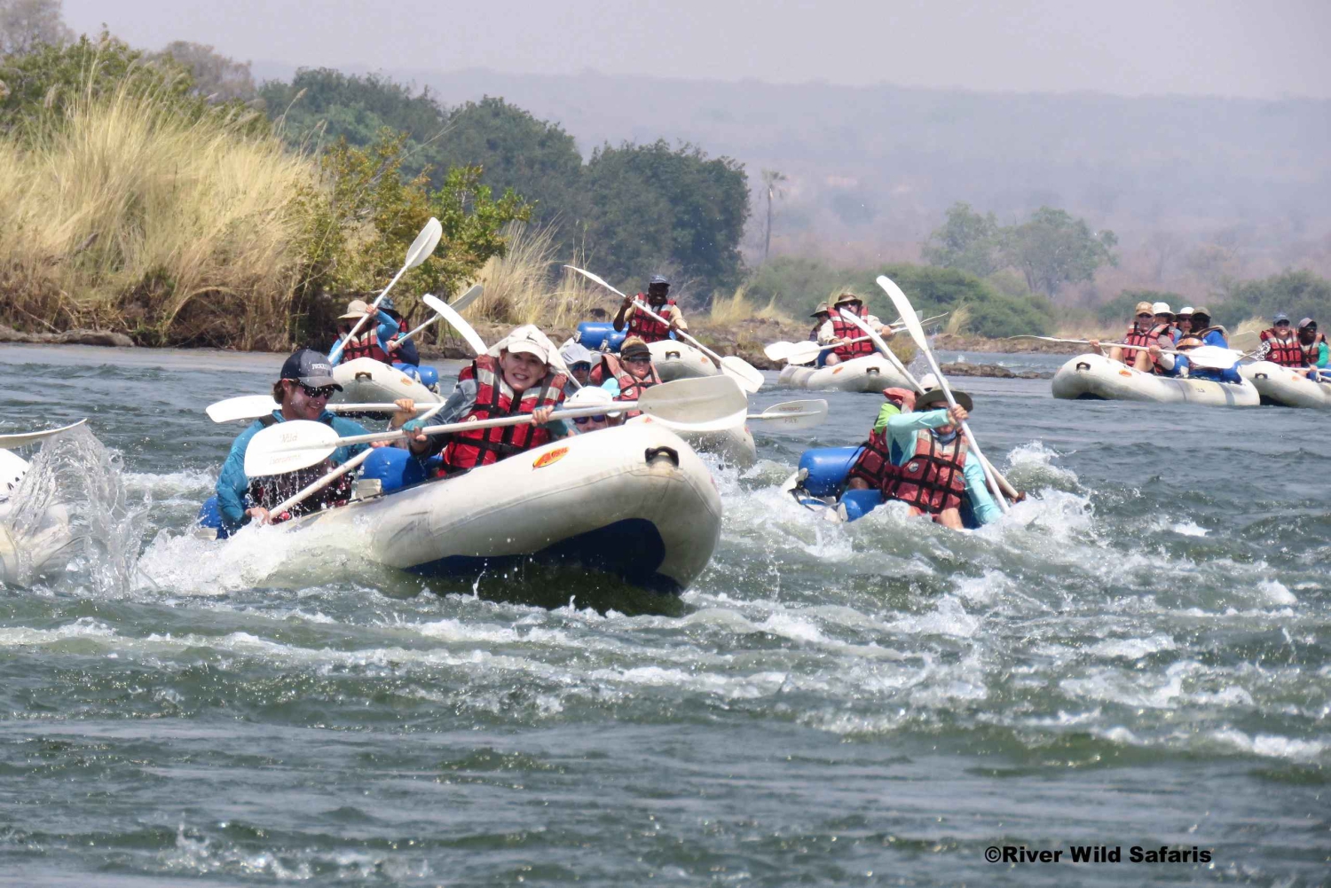 Victoriafälle: Kanufahren - Oberer Sambesi (Tagesausflug) - VIATOR