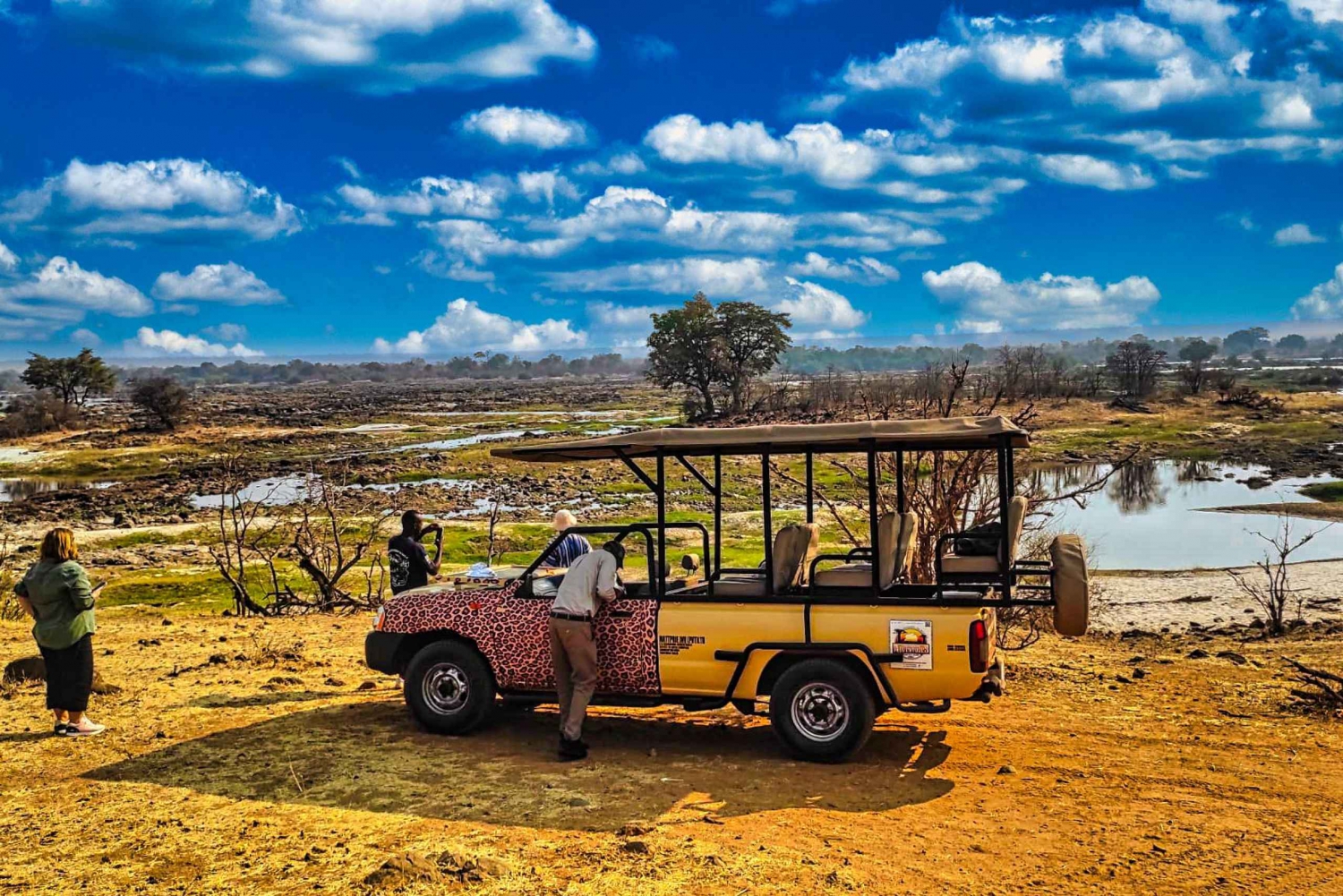 Victoria Falls: Game Drive with Pick up in Zimbabwe