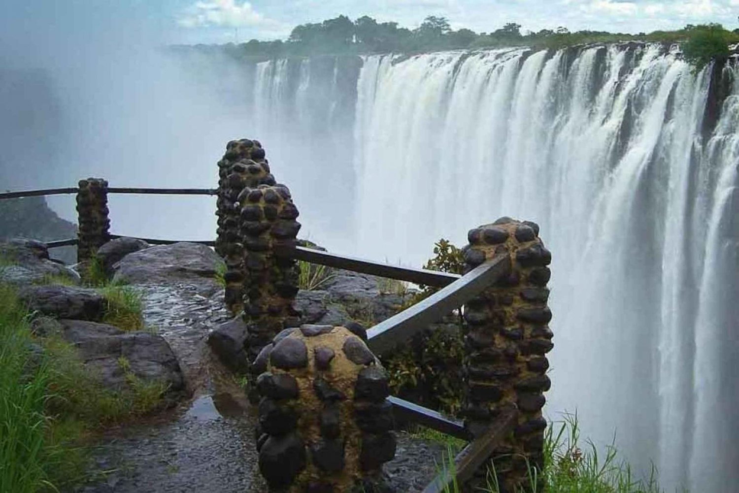 Victoria Falls Guided Tour on Boths Sides: Zimbabwe & Zambia