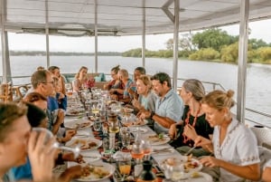 Visita guiada às Cataratas Vitória + cruzeiro de barco ao pôr do sol