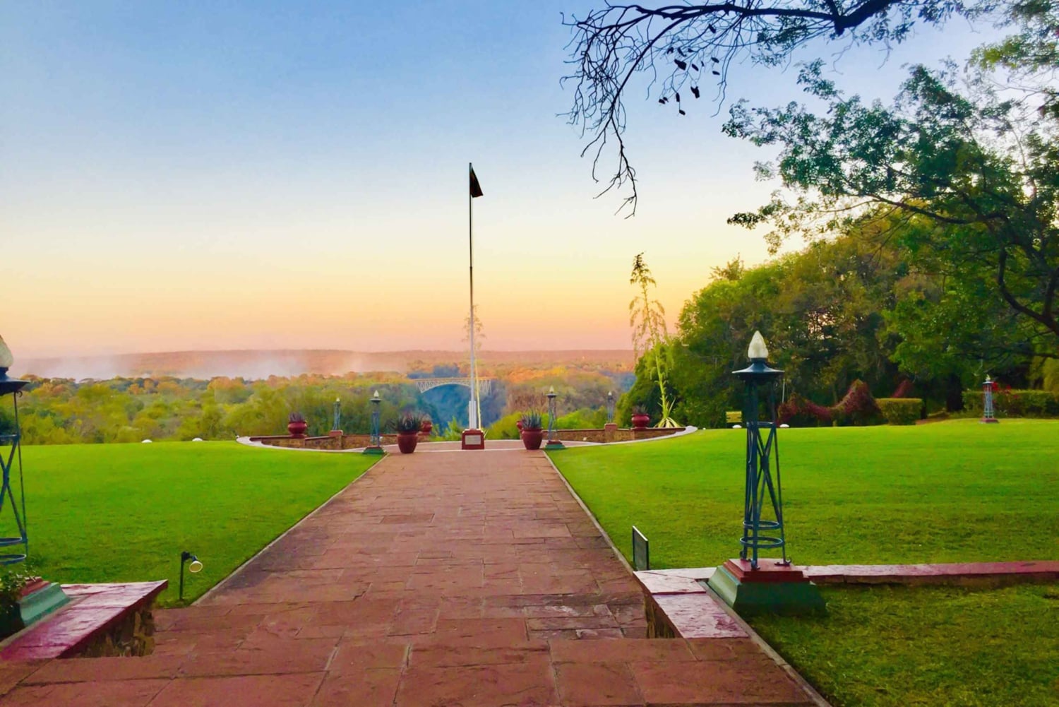 Wycieczka z przewodnikiem po wodospadach Wiktorii z podwieczorkiem