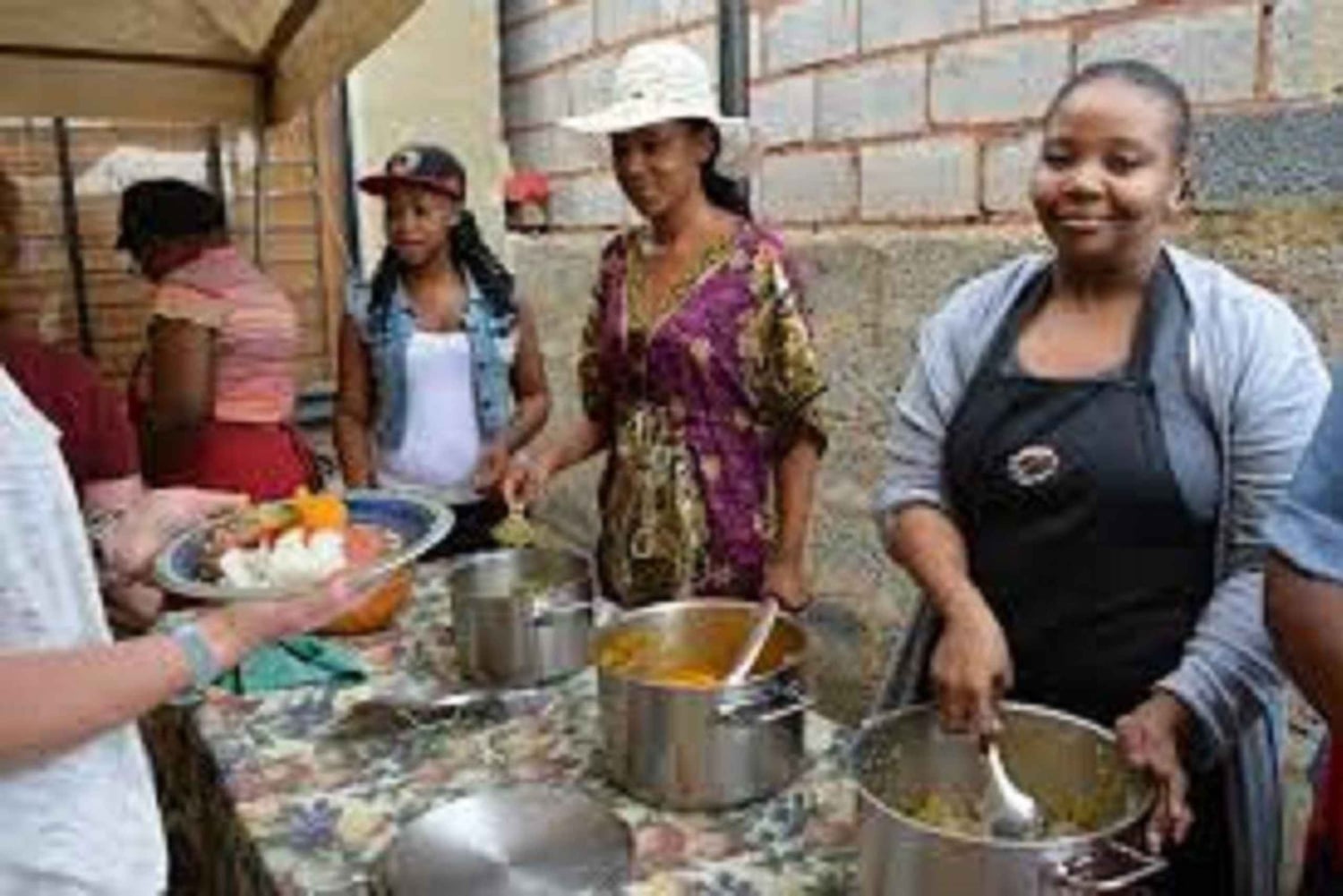 Experiencia de cena en casa de familia en las Cataratas Victoria