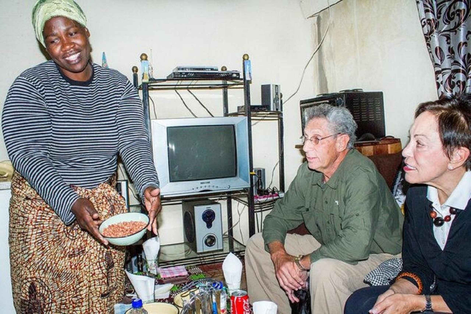 Experiencia de cena en casa de familia en las Cataratas Victoria