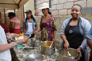 Experiencia de cena en casa de familia en las Cataratas Victoria