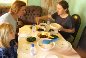 Experiencia de cena en casa de familia en las Cataratas Victoria
